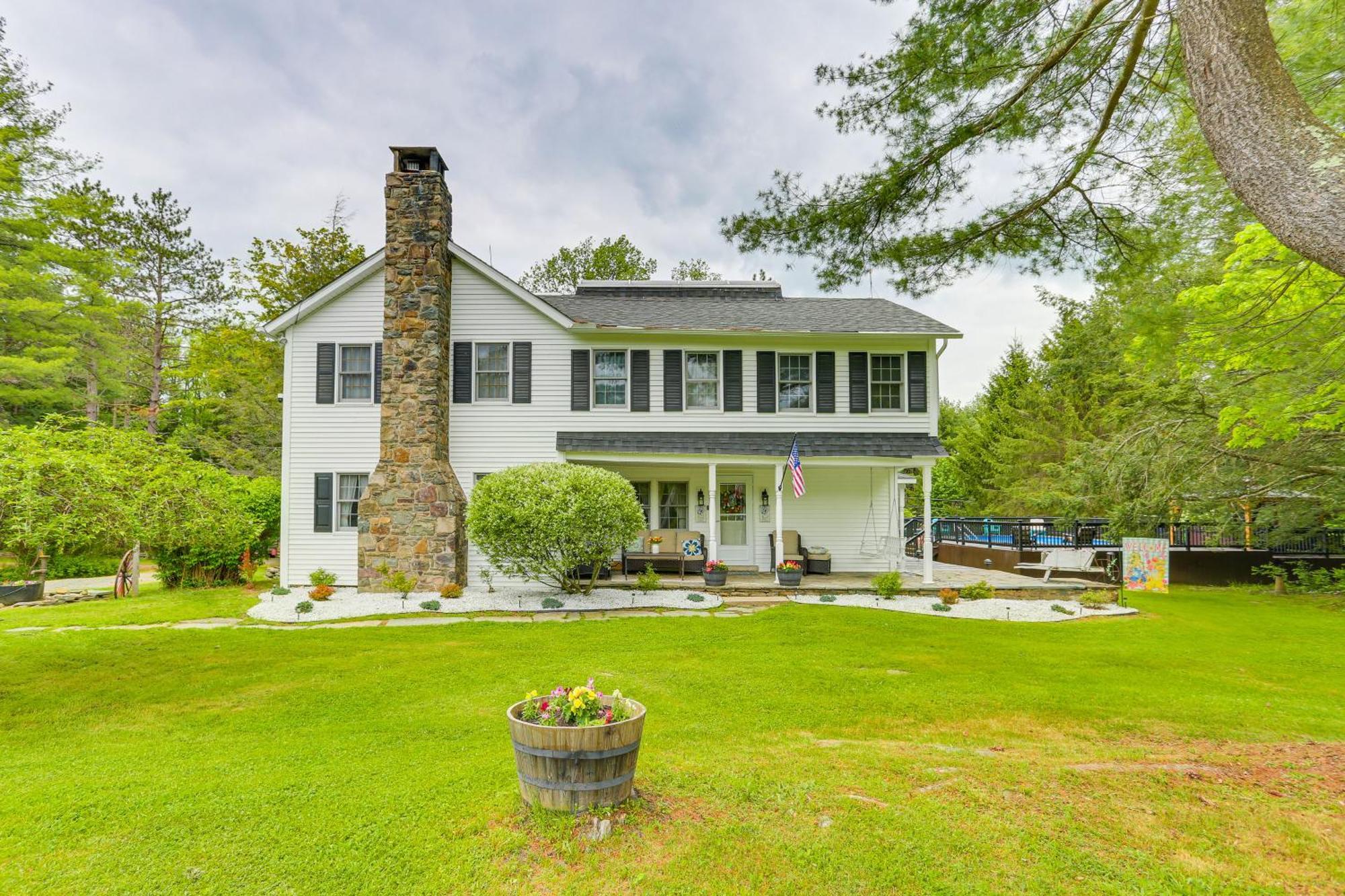 Greentown Home With Pool 7 Mi To Lake Wallenpaupack Екстер'єр фото